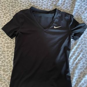 women’s nike top